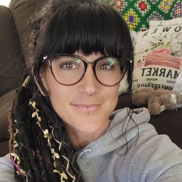 Meet your Posher, Feenyx - Picture 5 of 8